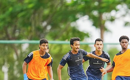 «أزرق الشباب» يواجه اليابان اليوم
