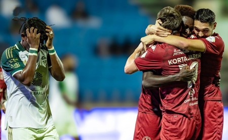 الخلود يتغلب على الأهلي بثلاثية والفتح يجبر الاتحاد على التعادل