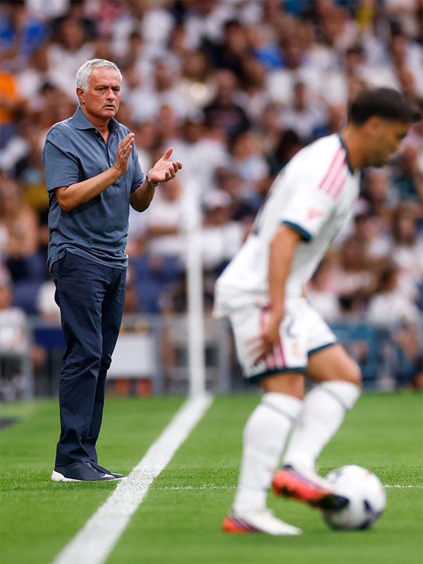 مورينيو يشيد بالانسجام داخل صفوف ريال مدريد
