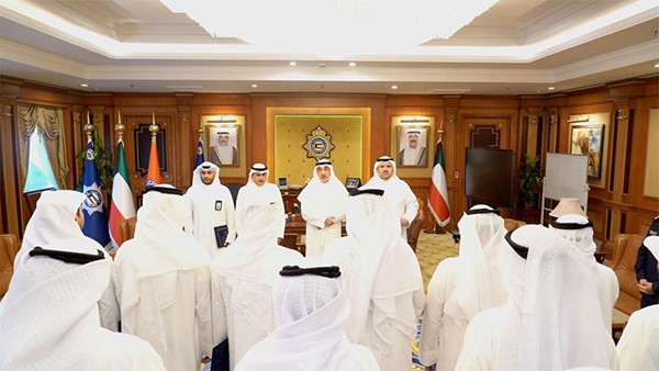 ‏اليوسف للمكرمين من منتسبي «مكافحة المخدرات» : الكويت كلها فخورة بكم وعلى رأس الجميع سيدي صاحب السمو وسمو ولي العهد ورئيس الوزراء.. فقد أسهمتم في حماية أبنائنا من خطر هذه السموم