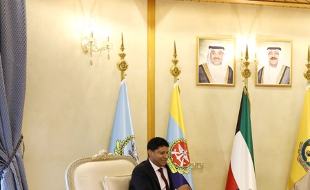 وزير الدفاع بحث مع السفير البريطاني التعاون العسكري والقضايا المشتركة