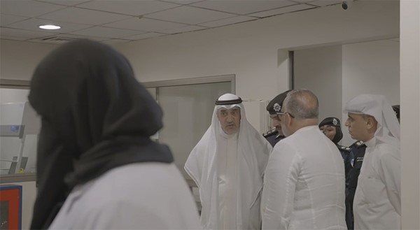 النائب الأول يطلع على خطط التطوير وتطبيقات الذكاء الاصطناعي والارتقاء بمستوى العمل في الأدلة الجنائية