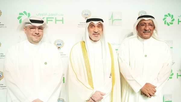  الشيخ فهد اليوسف متوسطاً هيثم التركيت ويوسف الرويح