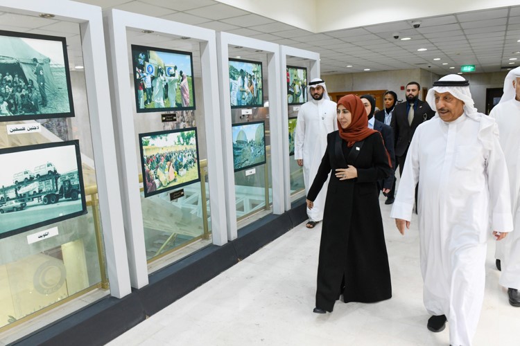 رئيس الهلال الأحمر خلال استقباله وزيرة الخارجية وشؤون المغتربين في الجمهورية اليمنية والوفد المرافق لها