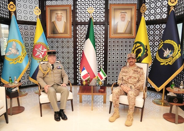 رئيس الأركان بحث مع الملحق العسكري الفرنسي تطوير التعاون والتمارين المشتركة