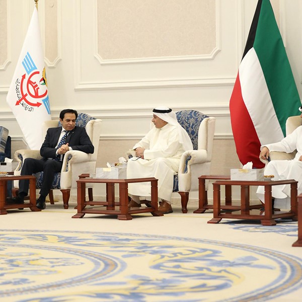 رئيس الجمارك يستقبل سفير جمهورية باكستان الإسلامية الصديقة لبحث تعزيز التعاون المشترك