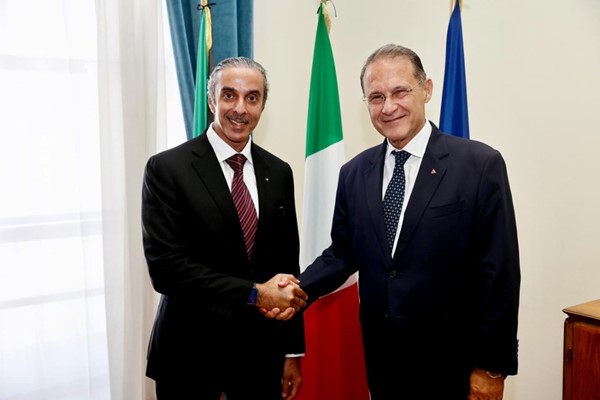 نائب وزير الخارجية يبحث مع نظيره الإيطالي تعزيز العلاقات الثنائية والتطورات الإقليمية والدولية