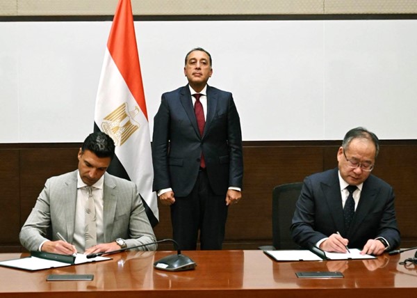 مصر توقع اتفاقية مع مجموعة «لينغ لونغ» الصينية لإنشاء مجمع صناعي باستثمارات ملياري دولار