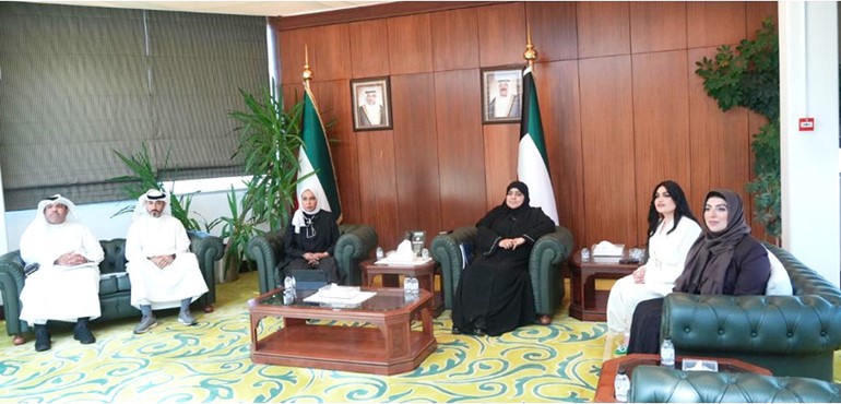 وكيلة وزارة العدل عواطف السند خلال مشاركتها عن بعد في الاجتماع (28) للجنة وكلاء وزارات العدل بدول مجلس التعاون لدول الخليج العربية