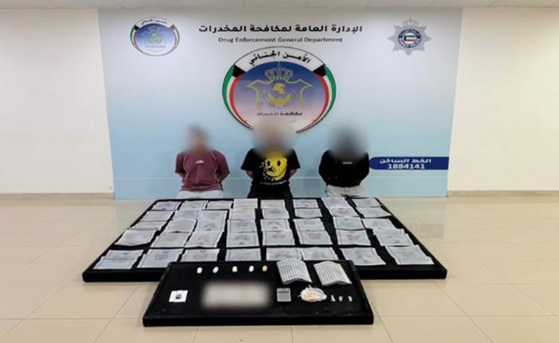 بالفيديو الداخلية ضبط 4 متهمين بجلب وحيازة مواد مخدرة بقصد الاتجار