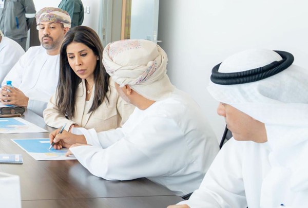 وزيرة الأشغال د.نورة المشعان مع وزير النقل والاتصالات وتقنية المعلومات العماني م.سعيد المعولي