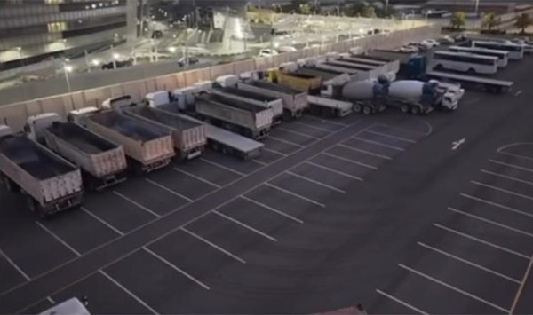 الجنائية تفكك شبكة لسرقة الديزل وإعادة بيعه داخل البلاد بضبط (41) متهماً و(38) مركبة بمنطقة أمغرة