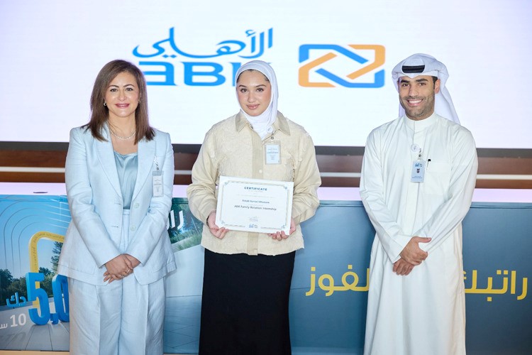  الأهلي يختتم فعاليات البرامج الصيفية والتدريب والتدوير الوظيفي لأبناء الموظفين