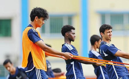 «أزرق الشباب» يلاقي كمبوديا بـ «حسابات معقدة»