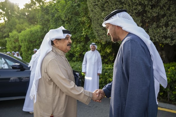  رئيس الإمارات صاحب السمو الشيخ محمد بن زايد لدى استقباله ملك البحرين الملك حمد بن عيسى 