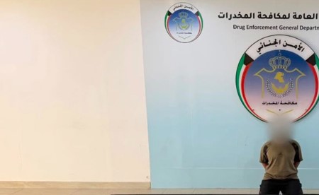 «الداخلية»: سحب حيازة إسطبل مؤجر إثر ضبط تاجر مخدرات بحوزته سلاح ناري