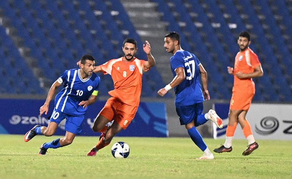 كاظمة يخطف صدارة دوري زين الممتاز
