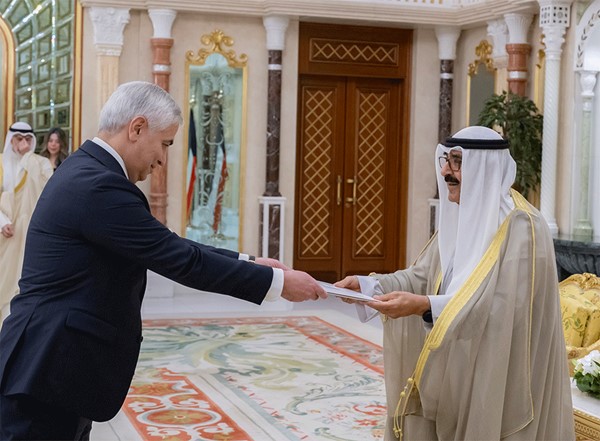 الأمير يتسلّم أوراق اعتماد عدد من السفراء