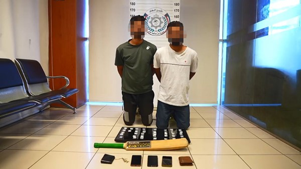 ضبط شخصين بحوزتهما 37 كيساً تحتوي على مادة كريستالية مخدرة في السالمية