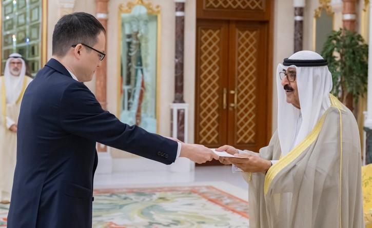 صاحب السمو تسلم أوراق اعتماد 5 سفراء جدد