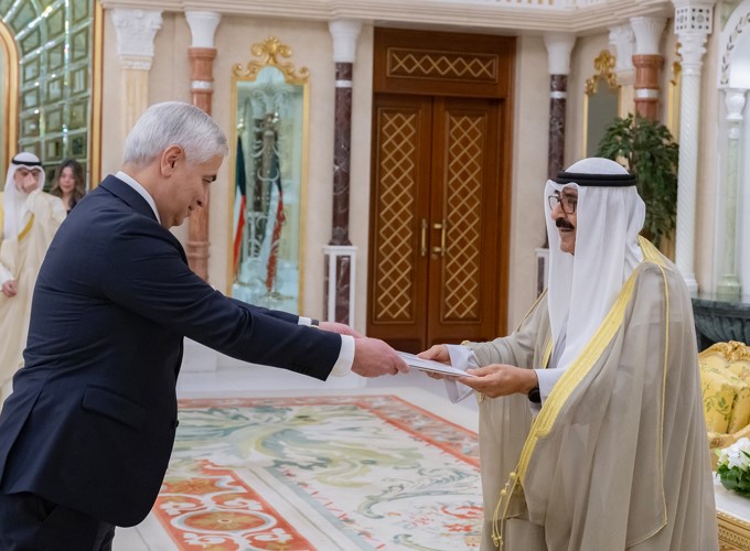 صاحب السمو الأمير الشيخ مشعل الأحمد يتسلم اوراق اعتماد السفير خسرو ناظري سفيرا لجمهورية طاجيكستان