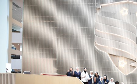 الجامعة الأمريكية الدولية تستقبل أكثر من 1200 طالب جديد خلال اللقاء التنويري التعريفي للطلبة الجدد لخريف 2026 - 2027