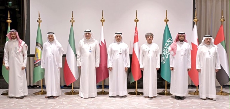 معاون رئيس الأركان العامة لهيئة الإدارة والقوى البشرية اللواء الركن فراس عادل الشاهين معالمشاركين بالاجتماع الثامن عشر للجنة الإدارة والقوى البشرية في القوات المسلحة بدول مجلس التعاون
