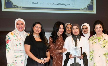 جمعية هواة الطوابع كرمت مدير عام المكتبة الوطنية