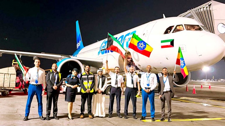 جانب من احتفال شركة طيران الجزيرة بإطلاق أول رحلة إلى أديس أبابا