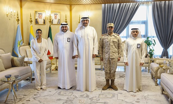 العلي يستقبل وائل الصباح وعنود الطريمان بمناسبة تعيينهما بدرجة وكيل وزارة مساعد في «الدفاع»