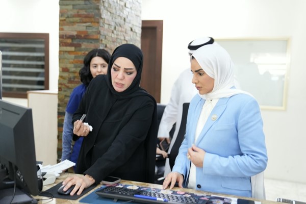  وزيرة الشؤون الاجتماعية وشؤون الأسرة والطفولة د.أمثال الحويلة خلال جولة تفقدية في مقر الهيئة العامة لشؤون ذوي الإعاقة ترافقها المدير العام للهيئة العامة لشؤون ذوي الإعاقة د.دلال العثمان
