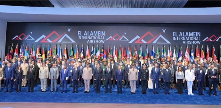 آمر القوة الجوية يطلع على أحدث المنظومات والتقنيات والابتكارات في مجالي الطيران والفضاء بالقاهرة