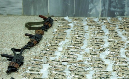 إحباط محاولة تهريب أكثر من 200 ألف حبة كبتاغون ومصادرة أسلحة ومتفجرات في النبك