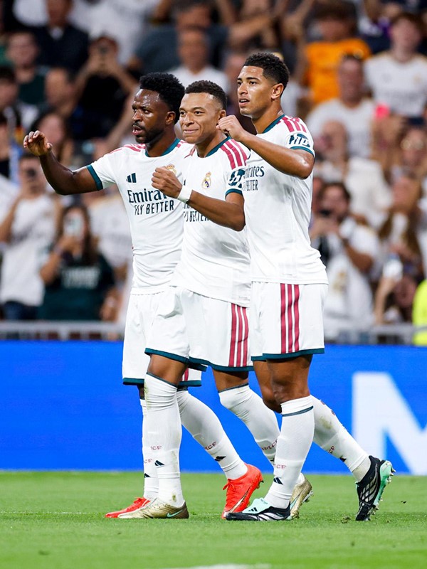 ريال مدريد يتغلب على ضيفه رايو فايكانو 4 - 1 في الدوري الإسباني