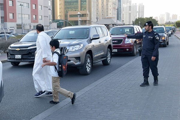 انتشار مكثف لرجال الأمن والمرور لتأمين انطلاق العام الدراسي الجديد