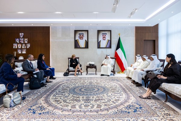 وزير الخارجية الشيخ جراح الجابر مستقبلا الرئيسة التنفيذية للشراكة العالمية من أجل التعليم لورا فريجنتي