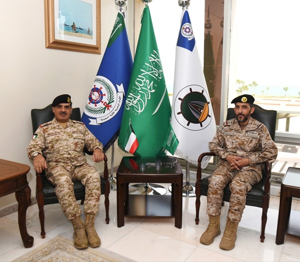   آمر القوة البحرية اللواء الركن بحري سيف الهملان وآمر الأسطول الشرقي للقوات البحرية الملكية السعودية اللواء الركن بحري منصور نجاء العتيبي 