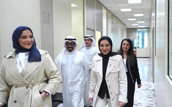 وزيرة الشؤون الاجتماعية وشؤون الأسرة والطفولة د. أمثال الحويلة خلال الجولة التفقدية في إدارة الرعاية الأسرية