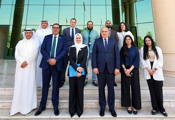  وزيرة الدولة لشؤون التنمية والاستدامة د.ريم الفليج مع ممثلي المكتب الإقليمي لمنظمة الأغذية والزراعة للأمم المتحدة (الفاو) للشرق الأدنى وشمال أفريقيا 