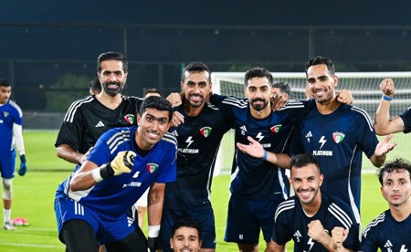 «الأزرق».. «استشفاء صباحي ومحاضرة فنية مساءً»