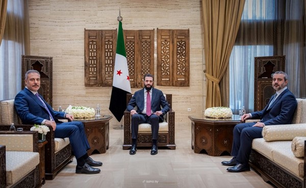 الرئيس السوري يبحث مع وزير الخارجية التركي تعزيز العلاقات ومستجدات الأوضاع
