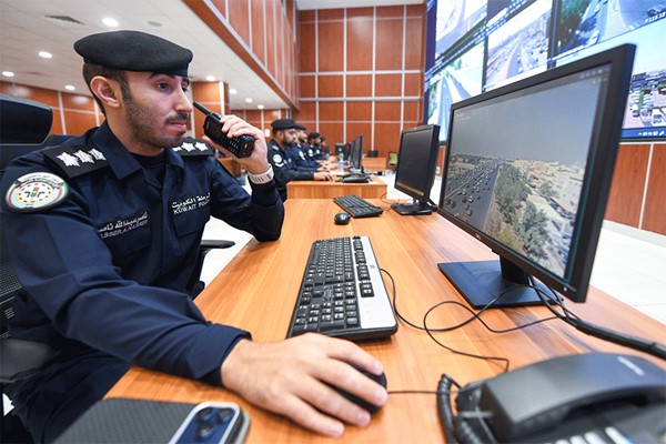 غرفة التحكم المركزي..338 كاميرا مراقبة مرورية تتابع حركة السيارات