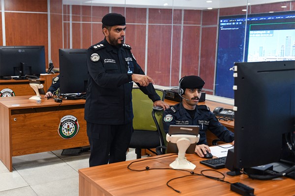 غرفة التحكم المركزي..338 كاميرا مراقبة مرورية تتابع حركة السيارات