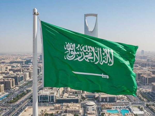 الدفاع المدني السعودي يعلن زوال الخطر عن خميس مشيط وأبها بعد تفعيل الإنذار المبكر