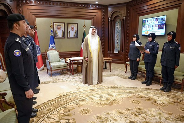 رئيس الوزراء بالإنابة شهد أداء القسم لـ 14 خريجة ضمن أول ابتعاث للشرطة النسائية إلى قطر: الالتزام بتطبيق القانون وصون حقوق الجميع
