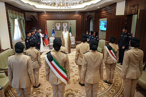 رئيس الوزراء بالإنابة شهد أداء القسم لـ 14 خريجة ضمن أول ابتعاث للشرطة النسائية إلى قطر: الالتزام بتطبيق القانون وصون حقوق الجميع