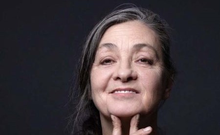 وفاة المغنية الفرنسية كاترين رانجيه عن 68 عاماً