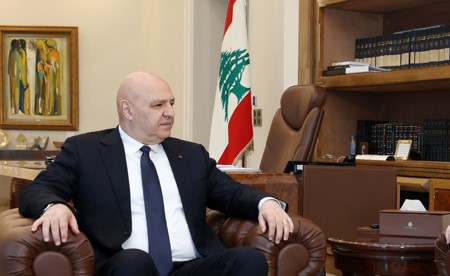 السفير الأميركي في زوطر الغربية مستطلعاً وسلام أمام البرلمان: «حال لبنان صعب وصعب جداً»