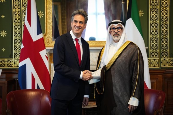 وزير الخارجية بحث ووزير خارجية المملكة المتحدة التعاون في مجالات السياسة والدفاع والاستثمار والثقافة
