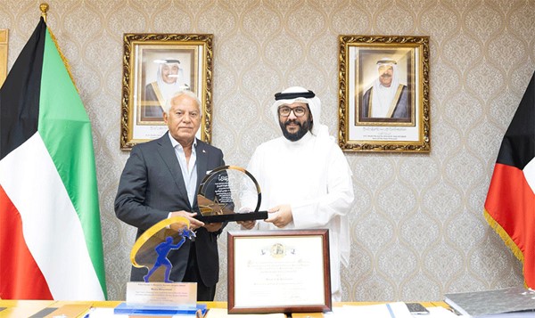 وكيل «الصحة» يكرّم البروفيسور موسى خورشيد الحائز جائزة الريادة العالمية بجراحة السمنة